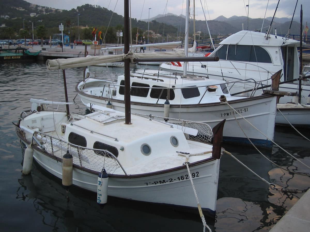 Traditional boats in a Mallorca harbour (an illustrative Mallorca scene, not the show itself)